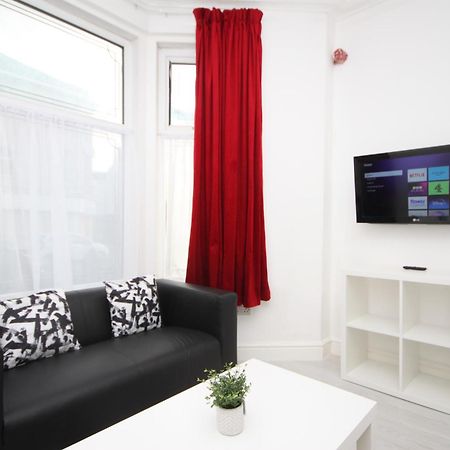 Barton Beachside - Stylish Studio Apartment, Double & Single - Central Beach & Promenade Location - Over 21'S, Family Friendly Only, Id Required Blackpool Eksteriør bilde