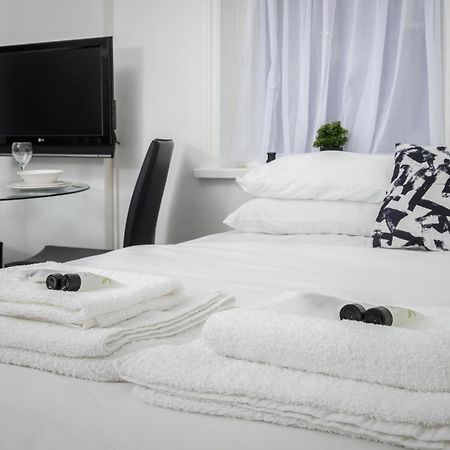 Barton Beachside - Stylish Studio Apartment, Double & Single - Central Beach & Promenade Location - Over 21'S, Family Friendly Only, Id Required Blackpool Eksteriør bilde