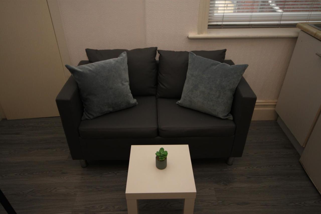 Barton Beachside - Stylish Studio Apartment, Double & Single - Central Beach & Promenade Location - Over 21'S, Family Friendly Only, Id Required Blackpool Eksteriør bilde