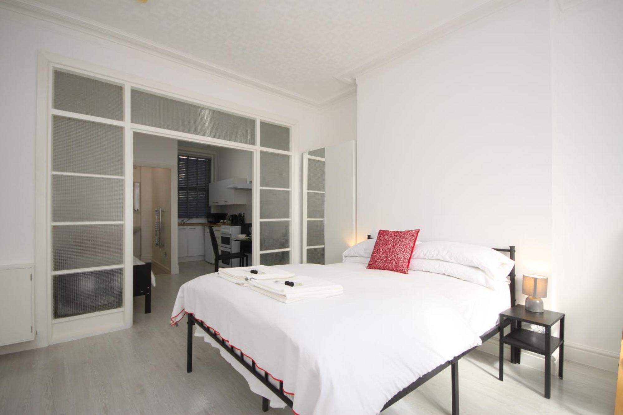 Barton Beachside - Stylish Studio Apartment, Double & Single - Central Beach & Promenade Location - Over 21'S, Family Friendly Only, Id Required Blackpool Rom bilde
