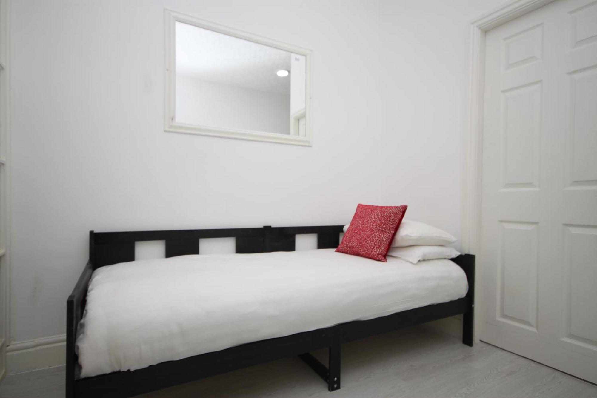 Barton Beachside - Stylish Studio Apartment, Double & Single - Central Beach & Promenade Location - Over 21'S, Family Friendly Only, Id Required Blackpool Rom bilde