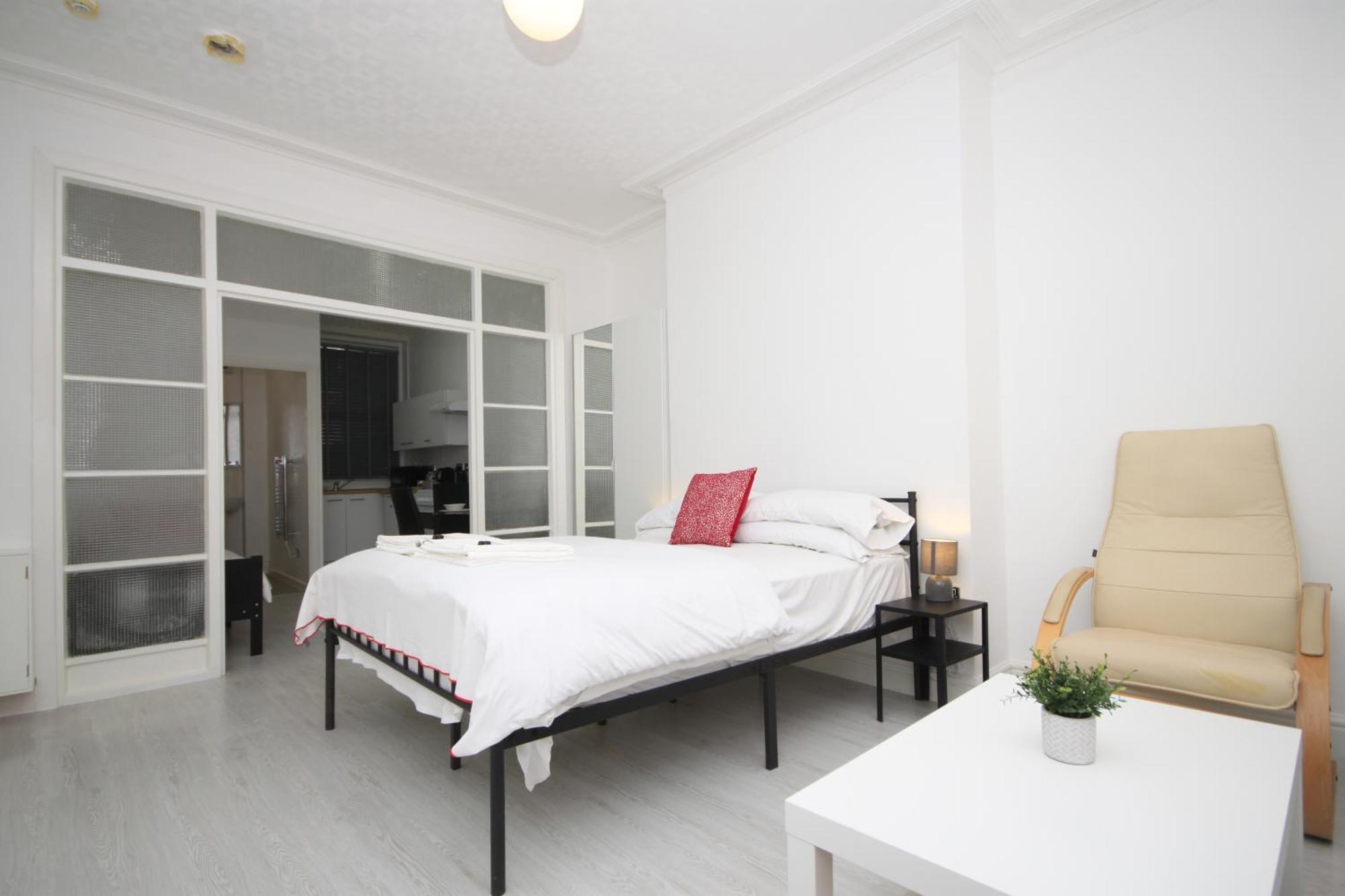 Barton Beachside - Stylish Studio Apartment, Double & Single - Central Beach & Promenade Location - Over 21'S, Family Friendly Only, Id Required Blackpool Rom bilde