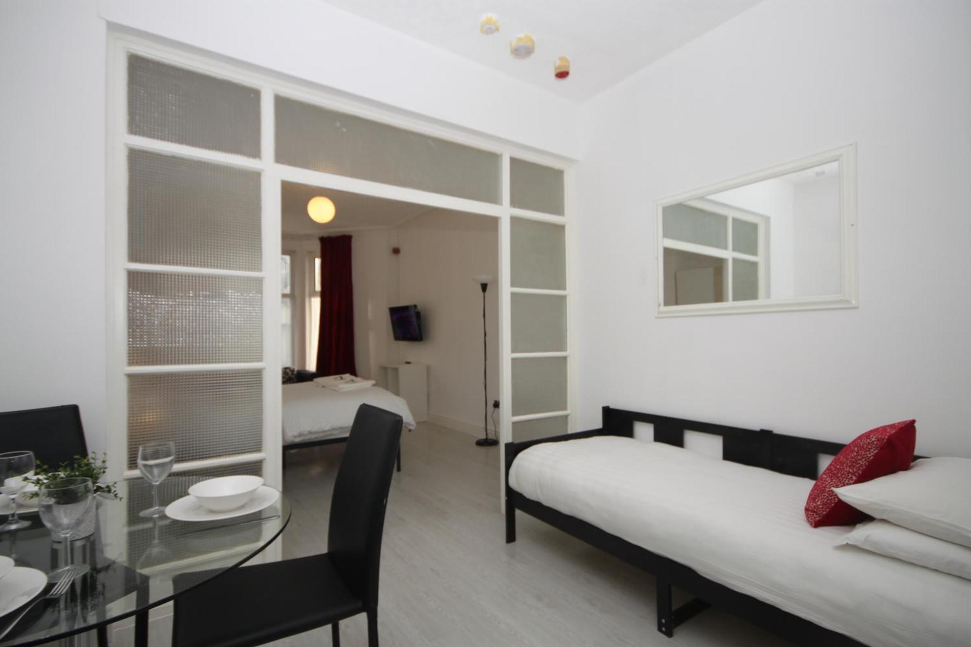 Barton Beachside - Stylish Studio Apartment, Double & Single - Central Beach & Promenade Location - Over 21'S, Family Friendly Only, Id Required Blackpool Rom bilde