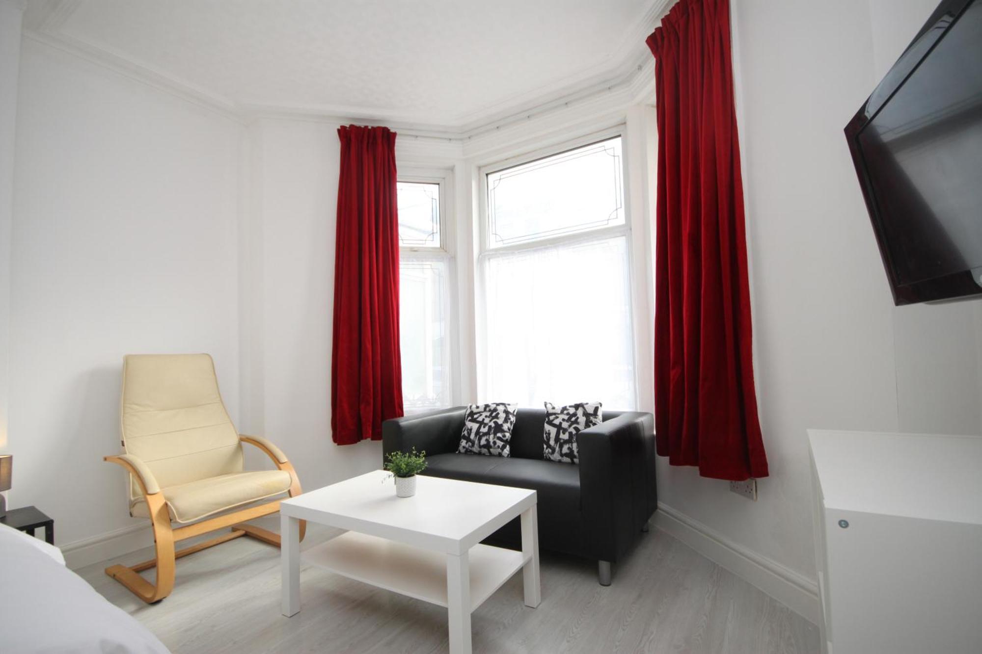 Barton Beachside - Stylish Studio Apartment, Double & Single - Central Beach & Promenade Location - Over 21'S, Family Friendly Only, Id Required Blackpool Rom bilde
