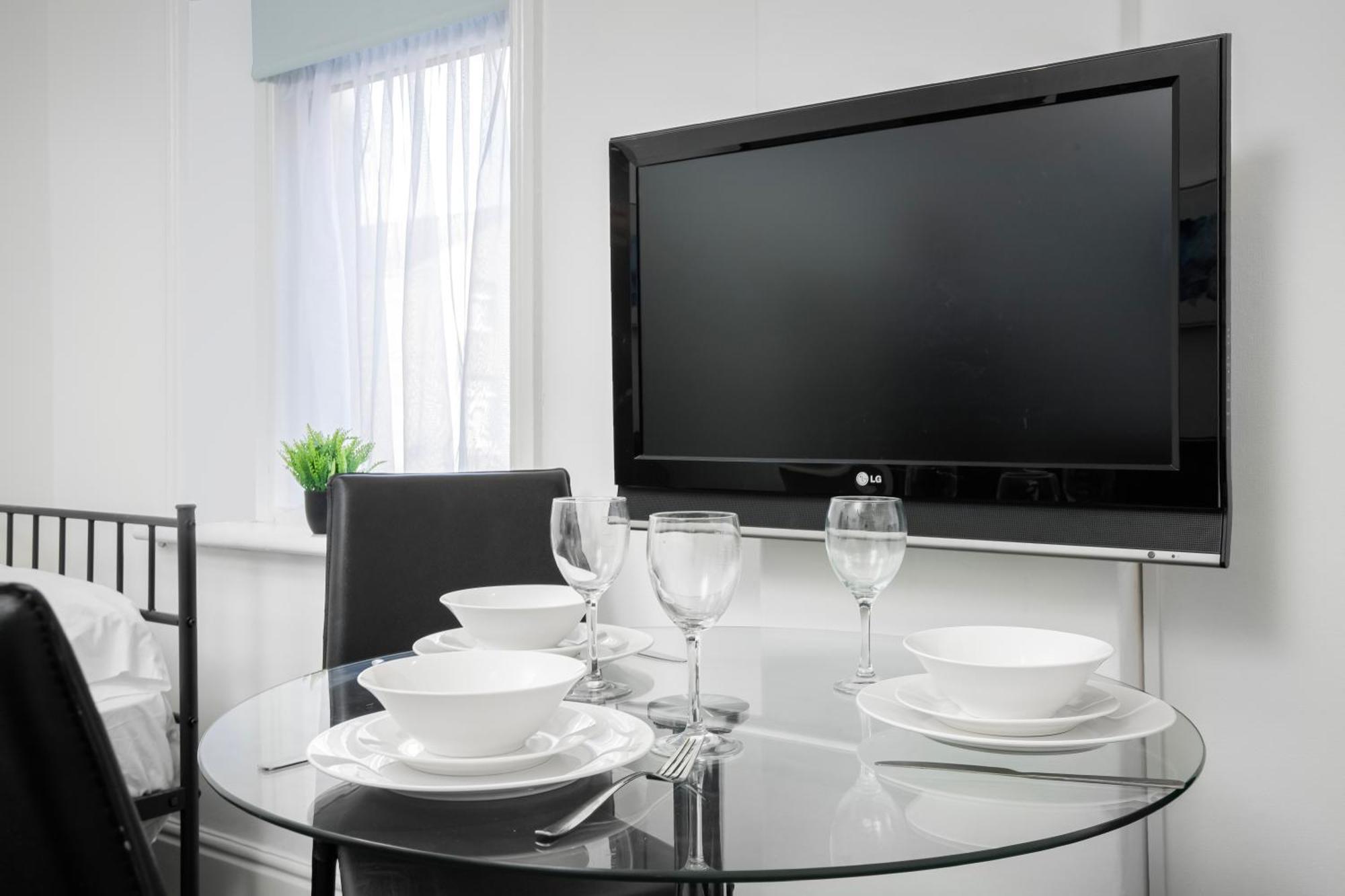 Barton Beachside - Stylish Studio Apartment, Double & Single - Central Beach & Promenade Location - Over 21'S, Family Friendly Only, Id Required Blackpool Eksteriør bilde