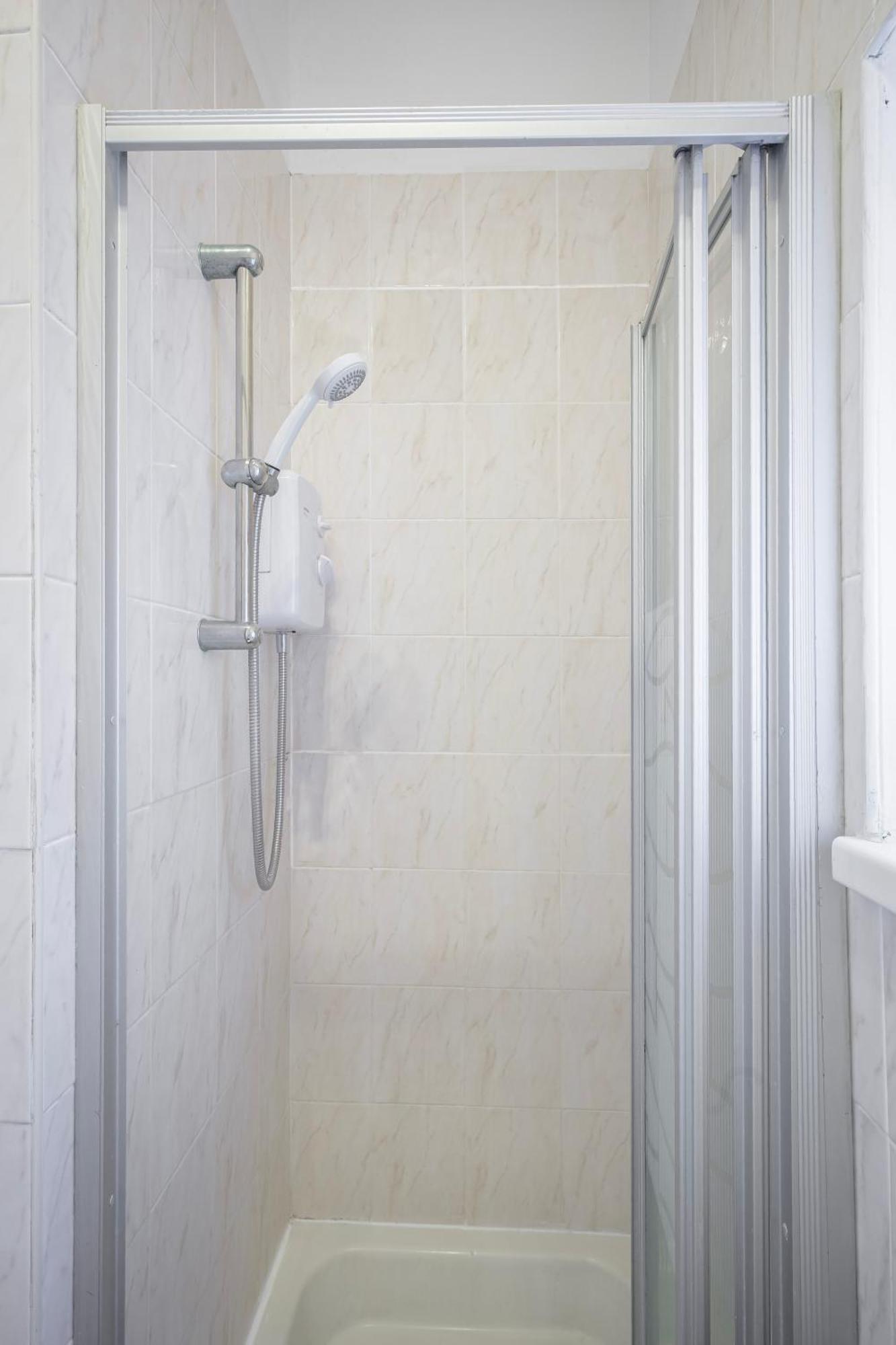 Barton Beachside - Stylish Studio Apartment, Double & Single - Central Beach & Promenade Location - Over 21'S, Family Friendly Only, Id Required Blackpool Eksteriør bilde