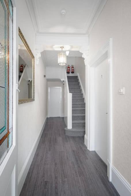 Barton Beachside - Stylish Studio Apartment, Double & Single - Central Beach & Promenade Location - Over 21'S, Family Friendly Only, Id Required Blackpool Eksteriør bilde