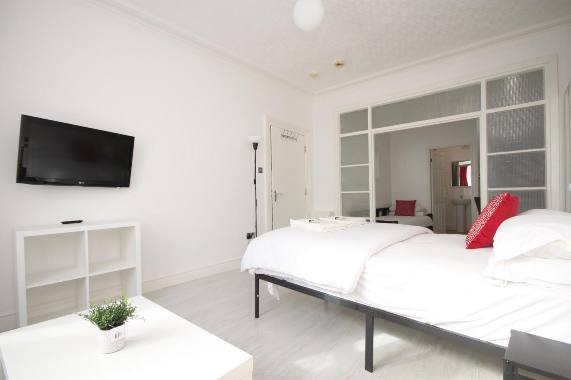 Barton Beachside - Stylish Studio Apartment, Double & Single - Central Beach & Promenade Location - Over 21'S, Family Friendly Only, Id Required Blackpool Rom bilde