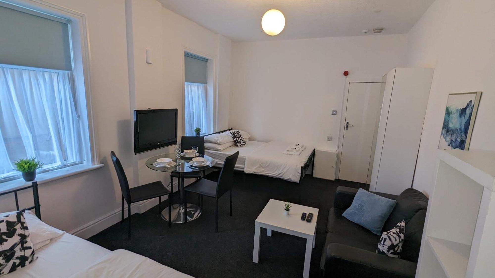 Barton Beachside - Stylish Studio Apartment, Double & Single - Central Beach & Promenade Location - Over 21'S, Family Friendly Only, Id Required Blackpool Eksteriør bilde