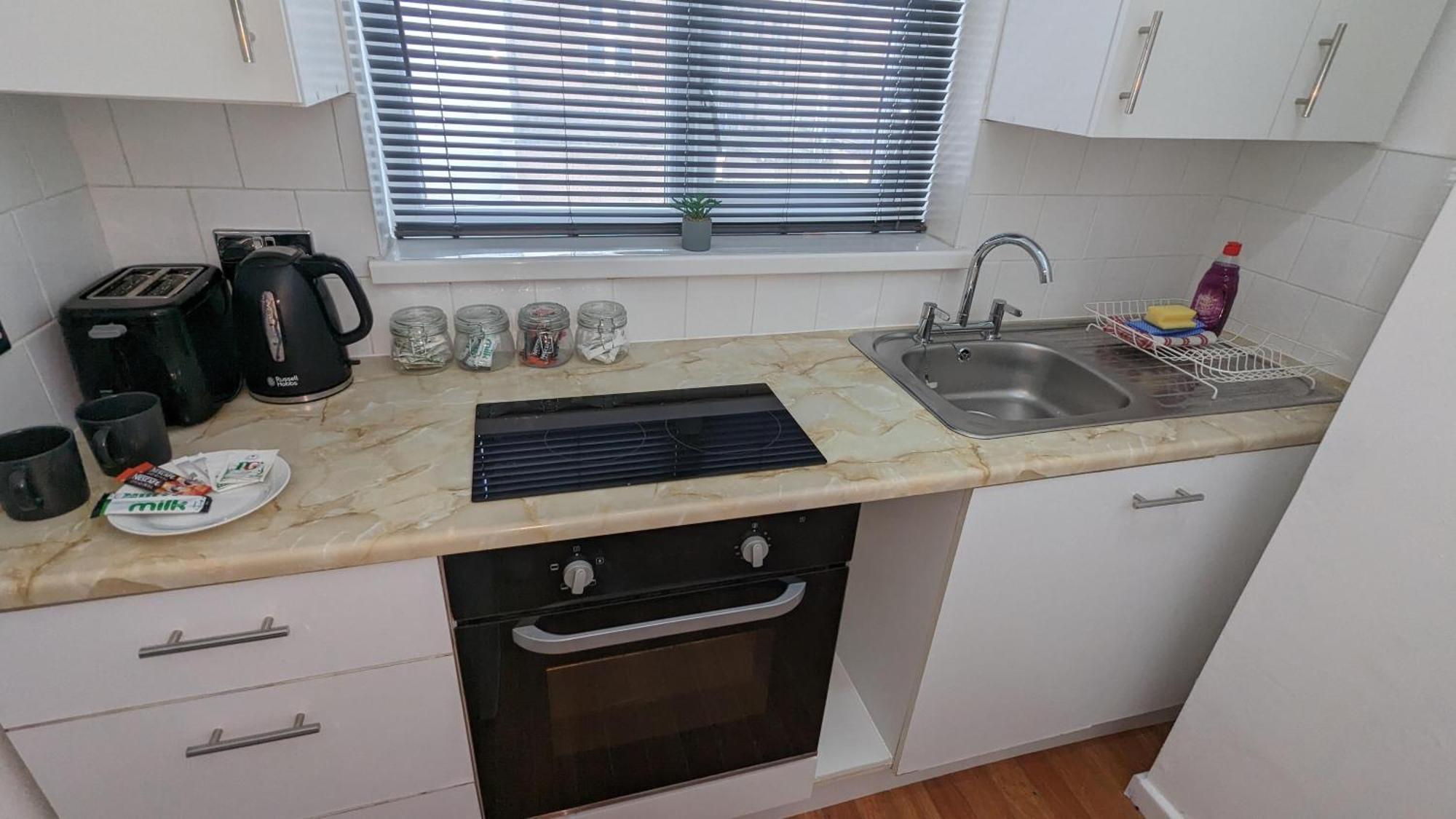 Barton Beachside - Stylish Studio Apartment, Double & Single - Central Beach & Promenade Location - Over 21'S, Family Friendly Only, Id Required Blackpool Eksteriør bilde